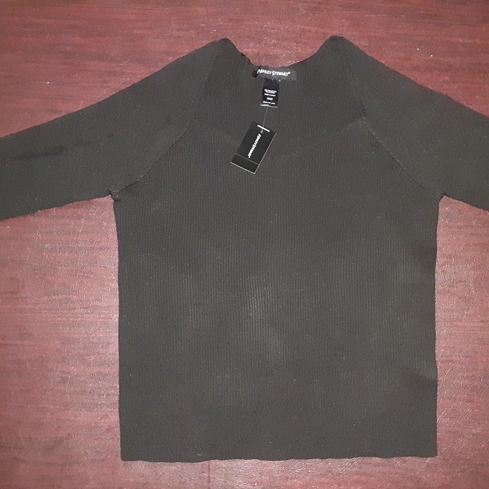 SWEETHEART NECK ELBOW SLEEVE TOP - BRAND NEW